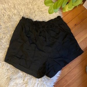 🌻 Black H&M draw string shorts